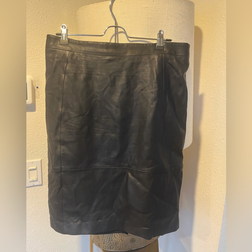 Reiss leather paneled pencil skirt! ✏️